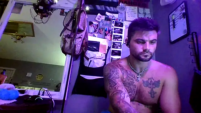 LegendaryLukeFilmCo Show in webcam