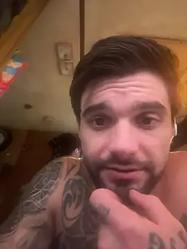 LegendaryLukeFilmCo Show in webcam