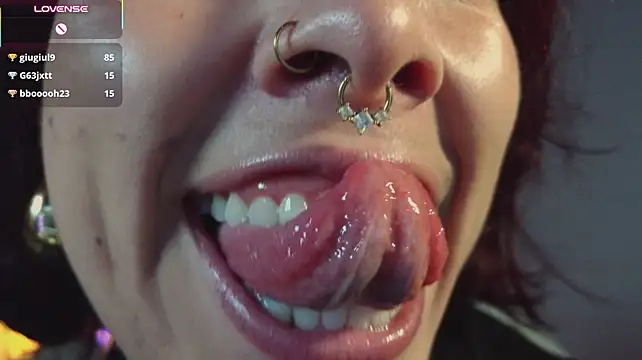 bri_von_dhara__ Show in webcam