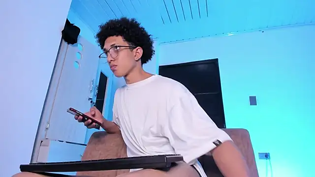 Show modela Cj_davis_ na web-kameri
