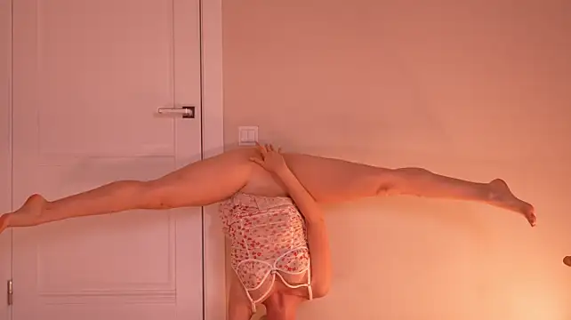 XXX chat uživo modela Miablueye
