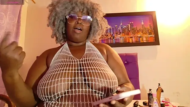 ebony_NeighborMoans: онлайн-секс-чат