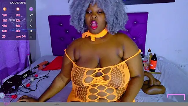 Show de ebony_NeighborMoans na webcam