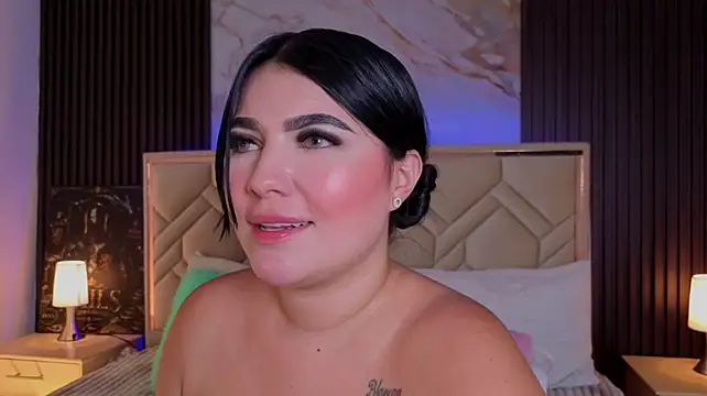 دردشة MiaaFarrel الجنسية المباشرة