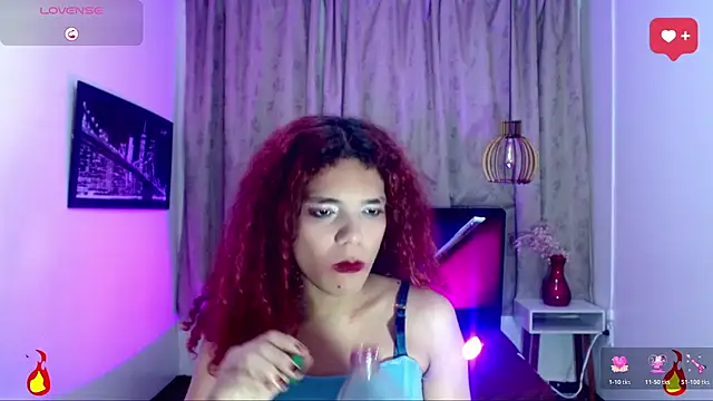 luisa__torres: διαδικτυακό σόου στην κάμερα