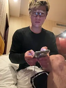 AAASuck 网络视讯表演