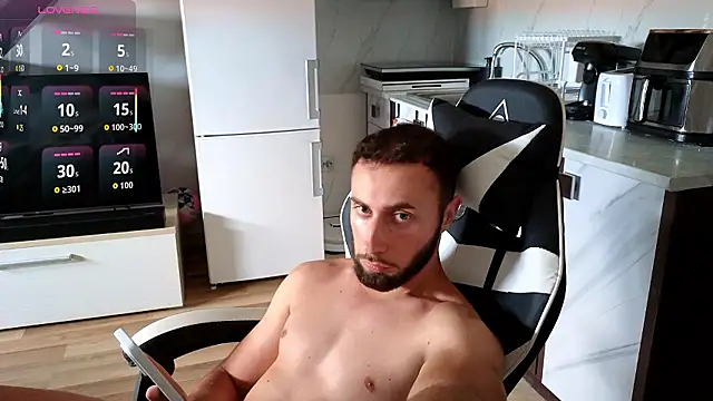 צ'אט XXX בשידור חי של RyanStorm_