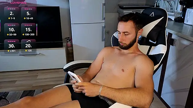 RyanStorm_ Show in webcam
