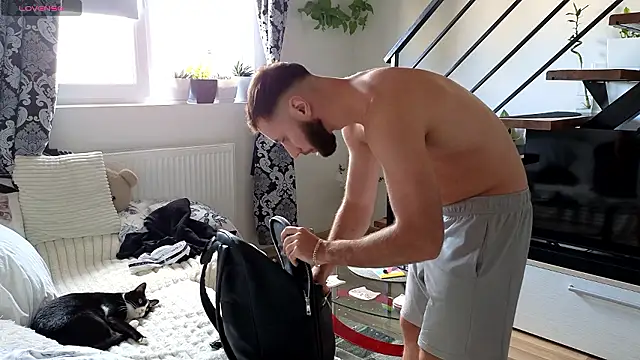 RyanStorm_ Show in webcam