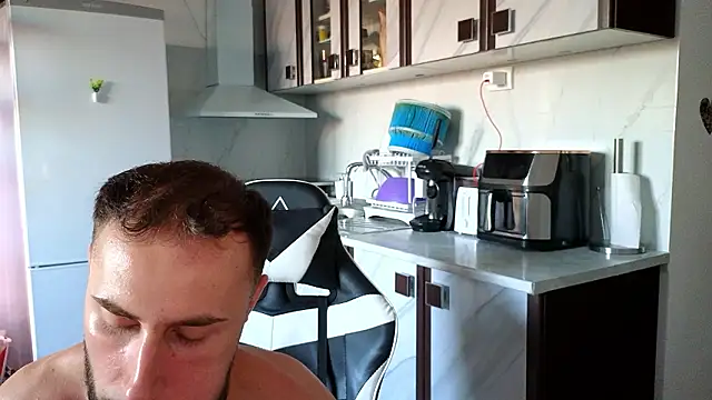 RyanStorm_ Show in webcam