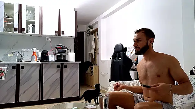 RyanStorm_ Show in webcam