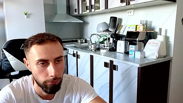 RyanStorm_ Show in webcam