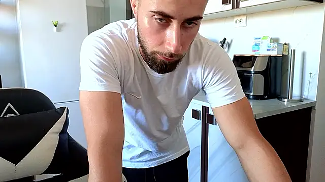 RyanStorm_ Show in webcam