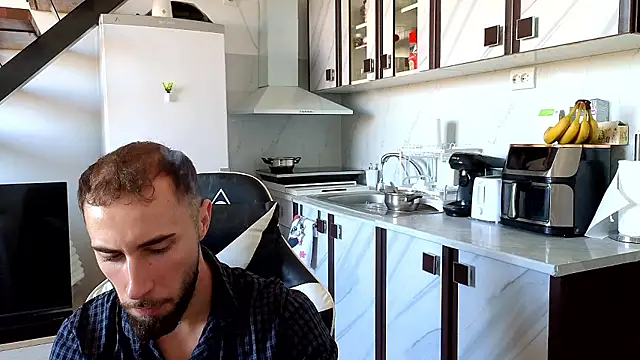 RyanStorm_ élő XXX-chatje