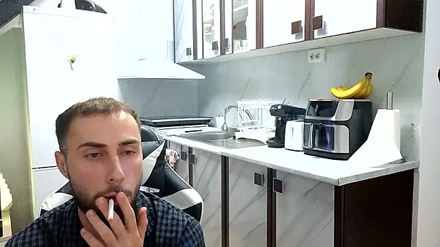 RyanStorm_ Show in webcam