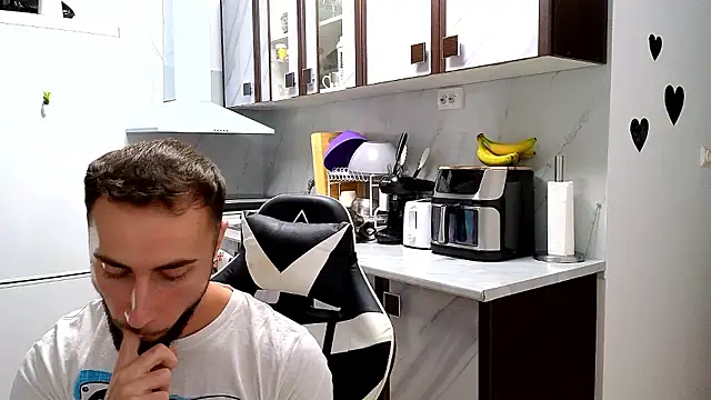 RyanStorm_ Show in webcam