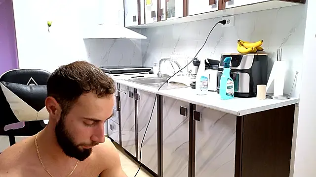 RyanStorm_ Show in webcam