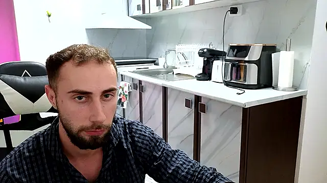 RyanStorm_ Show in webcam