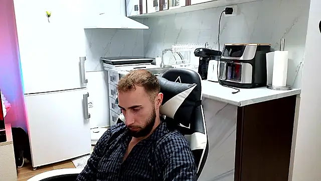 RyanStorm_: διαδικτυακό σόου στην κάμερα