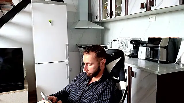 RyanStorm_ Show in webcam