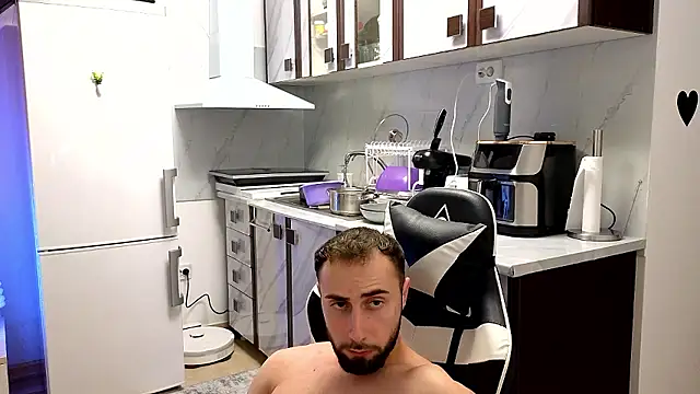 צ'אט XXX בשידור חי של RyanStorm_