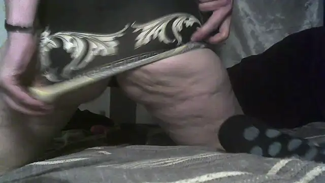 NaughtyIzzy4U: вебкам-шоу