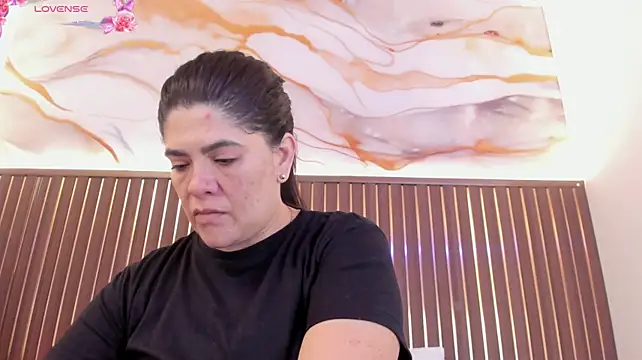 HoneyMilf_ Live XXX-Chat