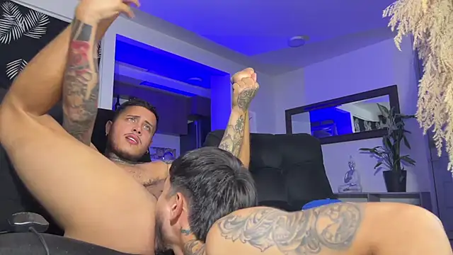 tattoguys_cumsのウェブカメラショー