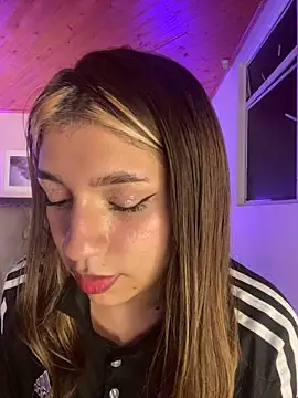 Isabella18_pink Adlı Modelin Canlı XXX Sohbeti