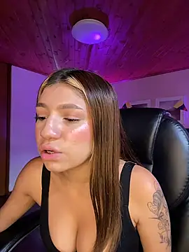 Isabella18_pink Webcam show