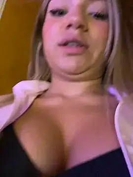 Isabella18_pink 即時 XXX 聊天