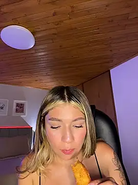 Isabella18_pink's Webcam Show