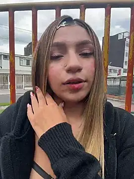 Issa_pink18 Chat XXX in diretta