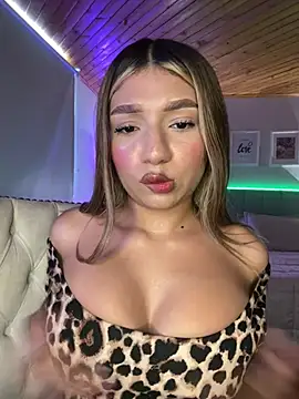 Issa_pink18 Adlı Modelin Canlı XXX Sohbeti