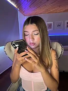 Issa_pink18n Live XXX chat