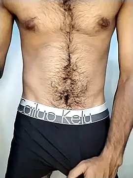 Mr_Hotyy: διαδικτυακό σόου στην κάμερα