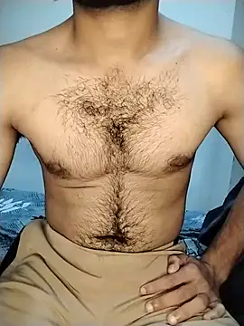 Mr_Hotyy: διαδικτυακό σόου στην κάμερα
