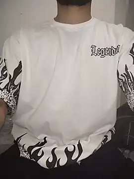 Mr_Hotyy: διαδικτυακό σόου στην κάμερα