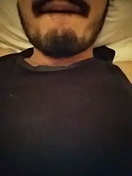 Mr_Hotyy: διαδικτυακό σόου στην κάμερα