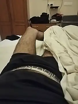 Mr_Hotyy: διαδικτυακό σόου στην κάμερα