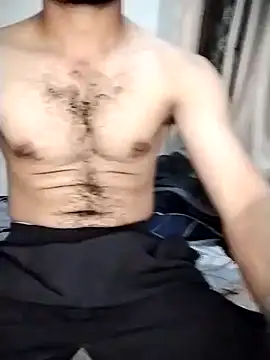 Mr_Hotyy: διαδικτυακό σόου στην κάμερα