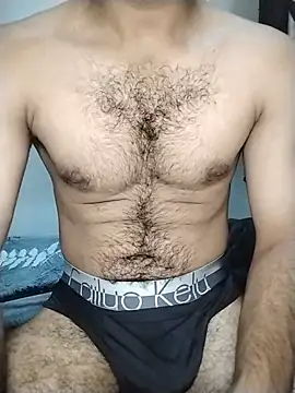 Mr_Hotyy: διαδικτυακό σόου στην κάμερα