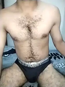 Mr_Hotyy: διαδικτυακό σόου στην κάμερα