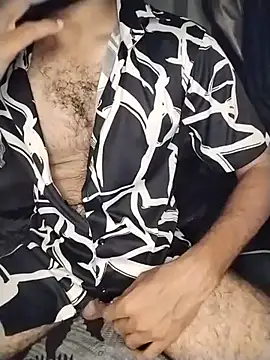 Mr_Hotyy: διαδικτυακό σόου στην κάμερα