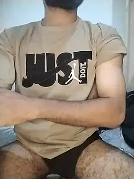 Mr_Hotyy: διαδικτυακό σόου στην κάμερα