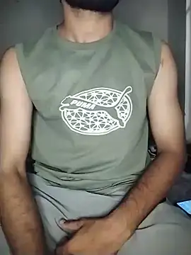 Mr_Hotyy: διαδικτυακό σόου στην κάμερα