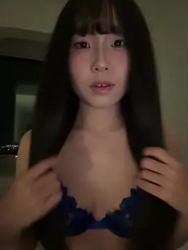 77momomo 网络视讯表演