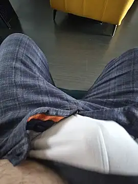 happy-but-shy1 Show in webcam