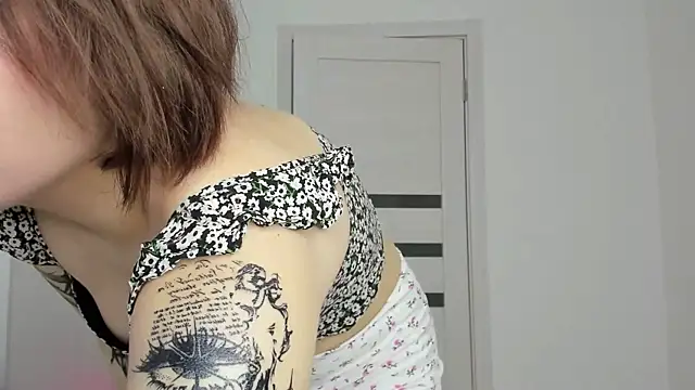 VerniceEngelking's Live XXX Chat