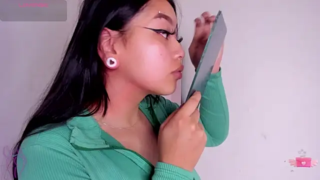 Viioleett_cum élő XXX-chatje